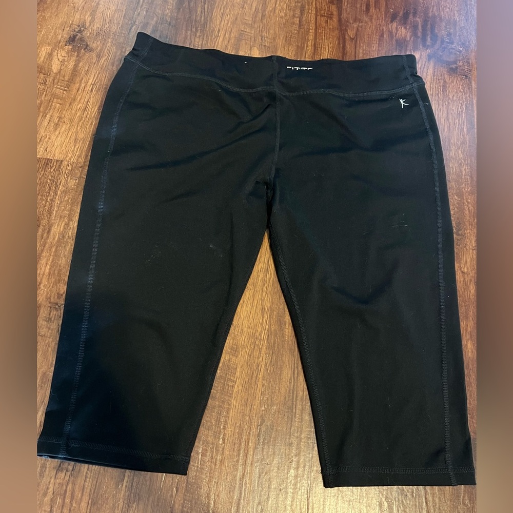Danskin Fitted Black Capri Leggings